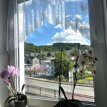 In Zentrum * غيرولشتاين